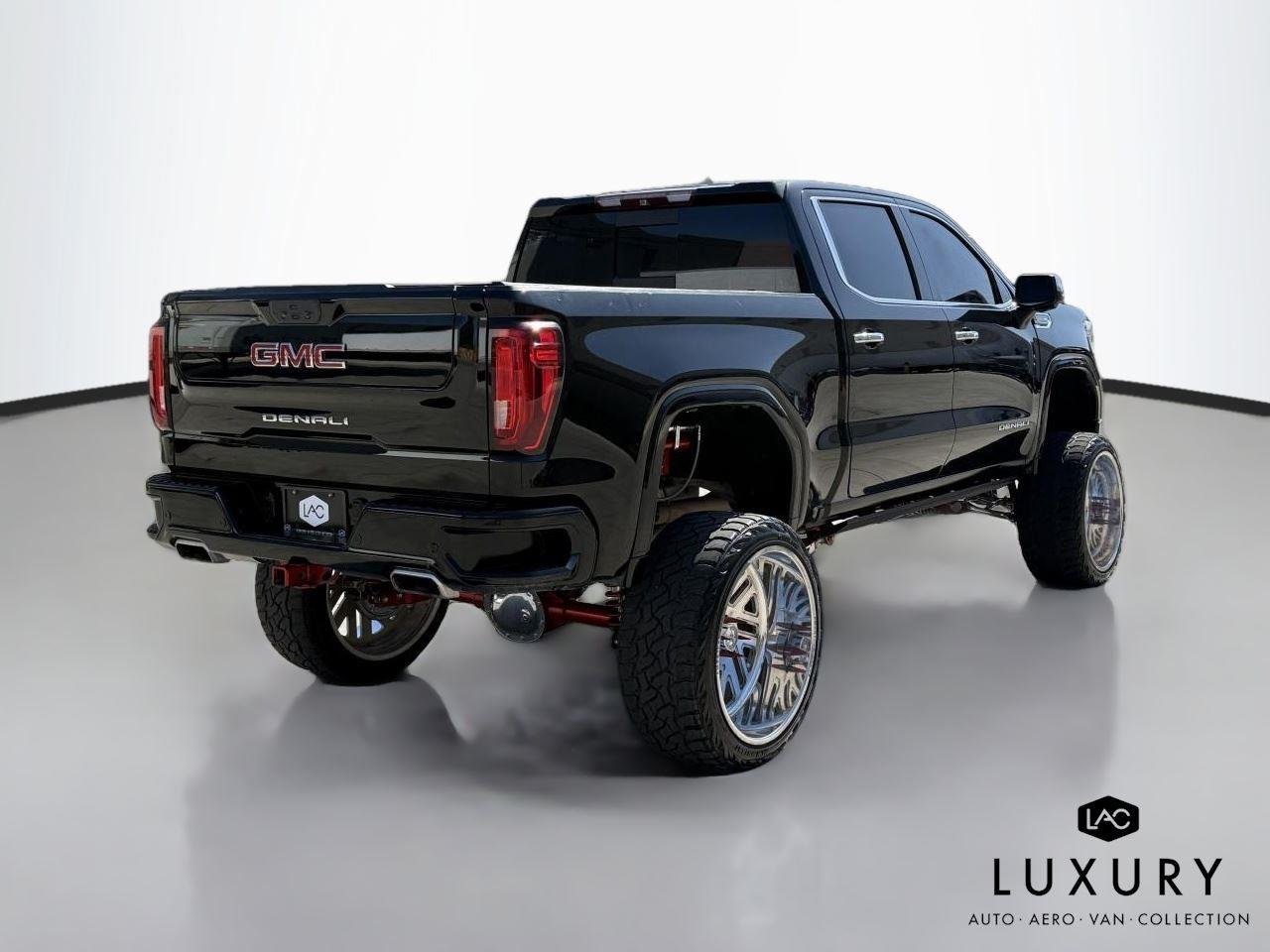 Used 2019 Onyx Black GMC Denali image 6