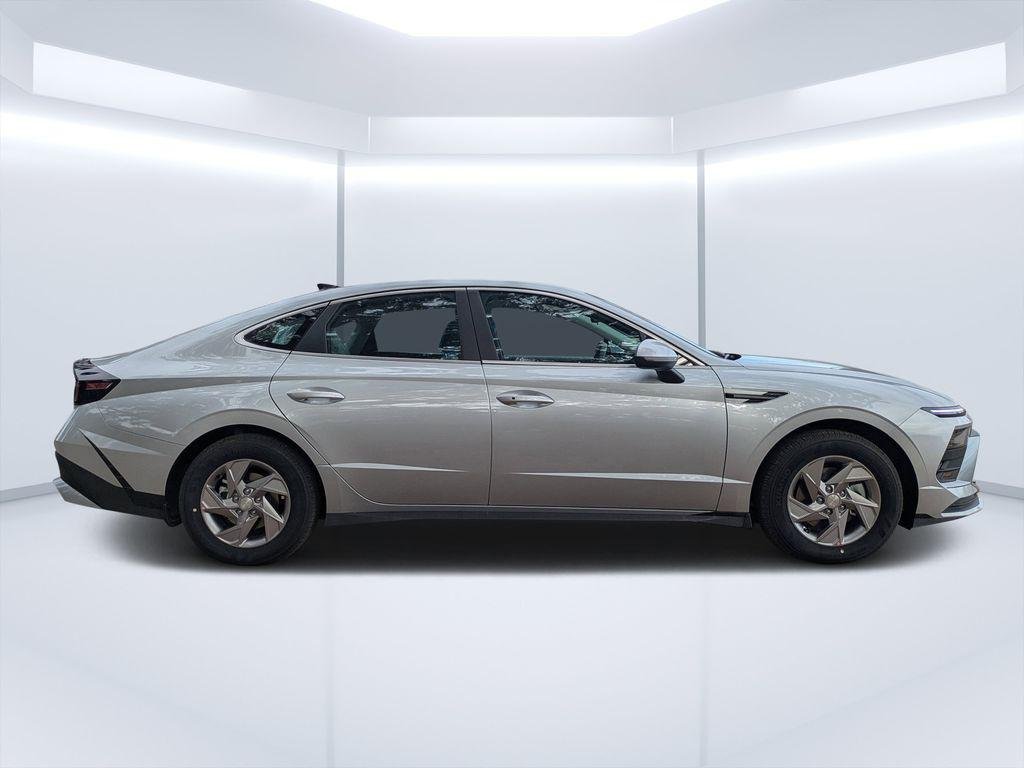 New 2026 Silver Hyundai SE image 2
