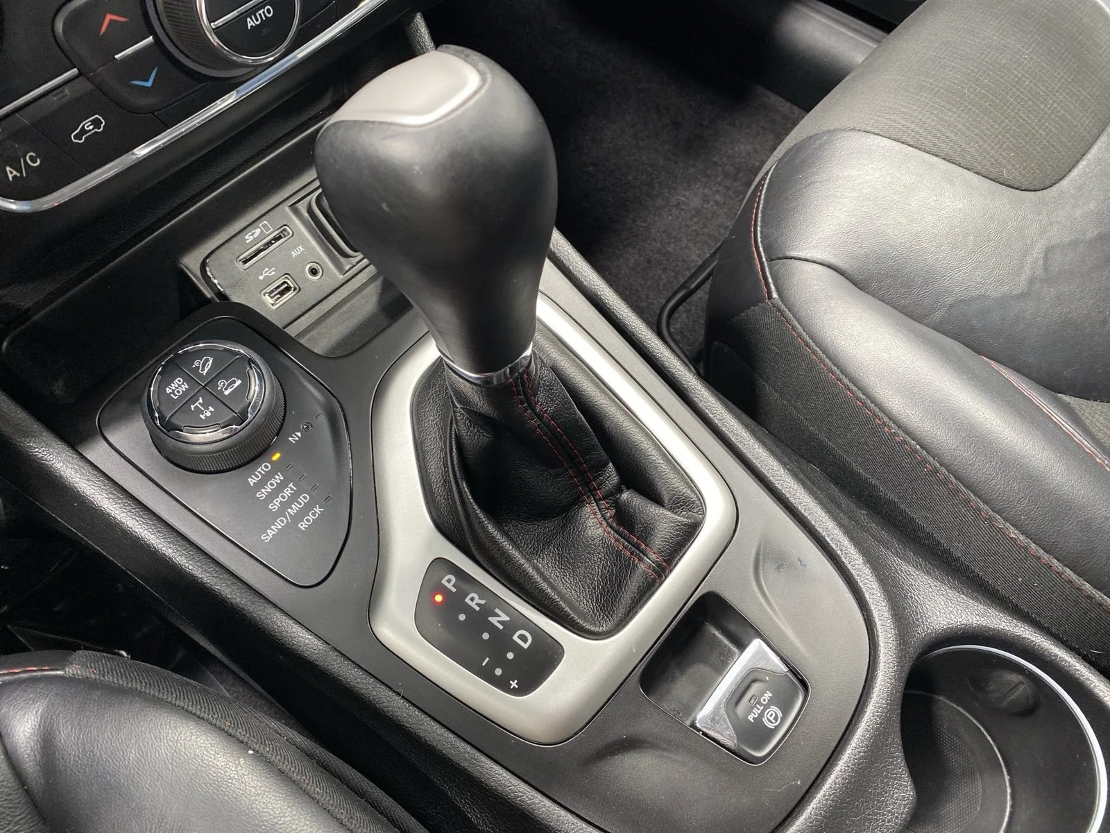 Used 2018 White Jeep Trailhawk image 20