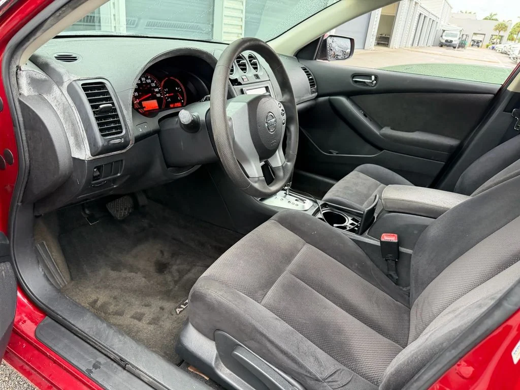 Used 2009 Red Nissan 2.5 S image 11