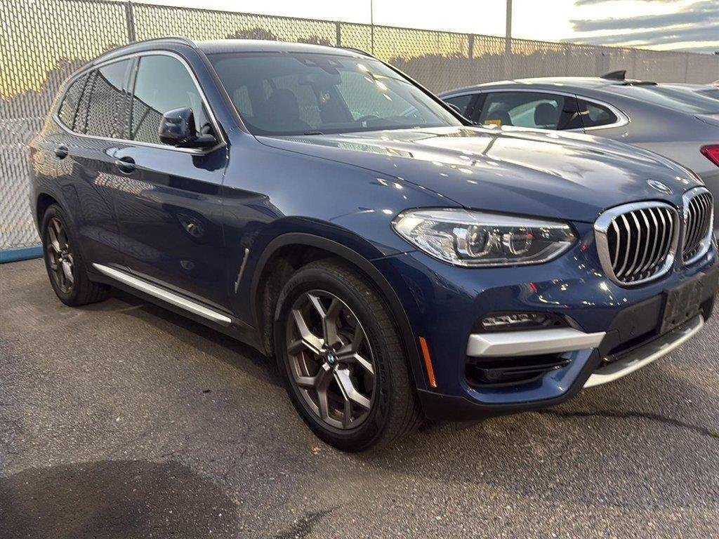 Used 2021 Phytonic Blue Metallic BMW xDrive30i image 3