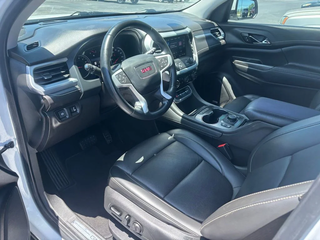 Used 2023 White GMC SLT image 8