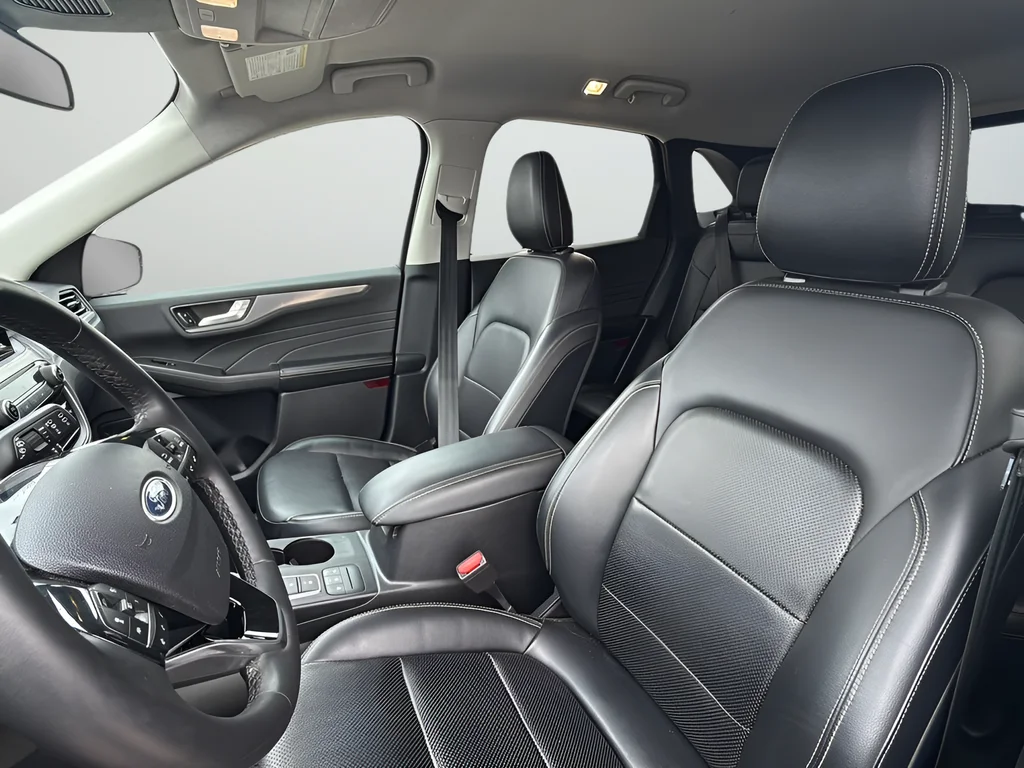 Used 2022  Ford Titanium image 10