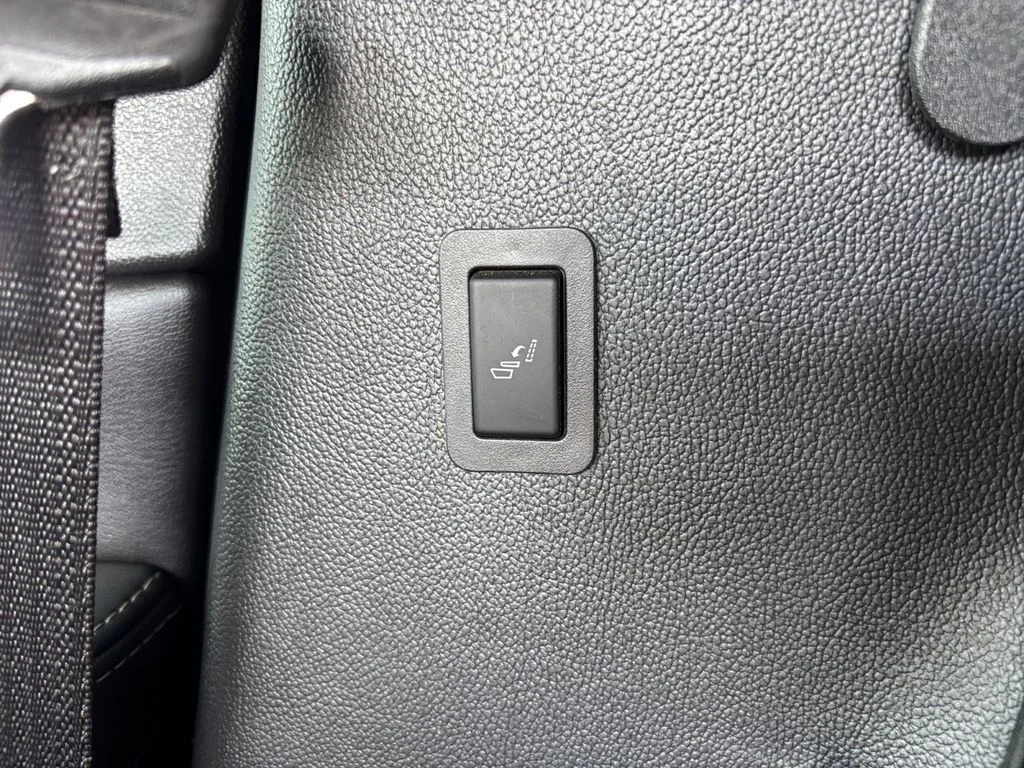 Used 2020 Black Chevrolet Premier image 41