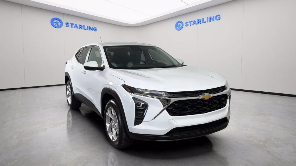 Used 2024 Summit White Chevrolet LS image 16