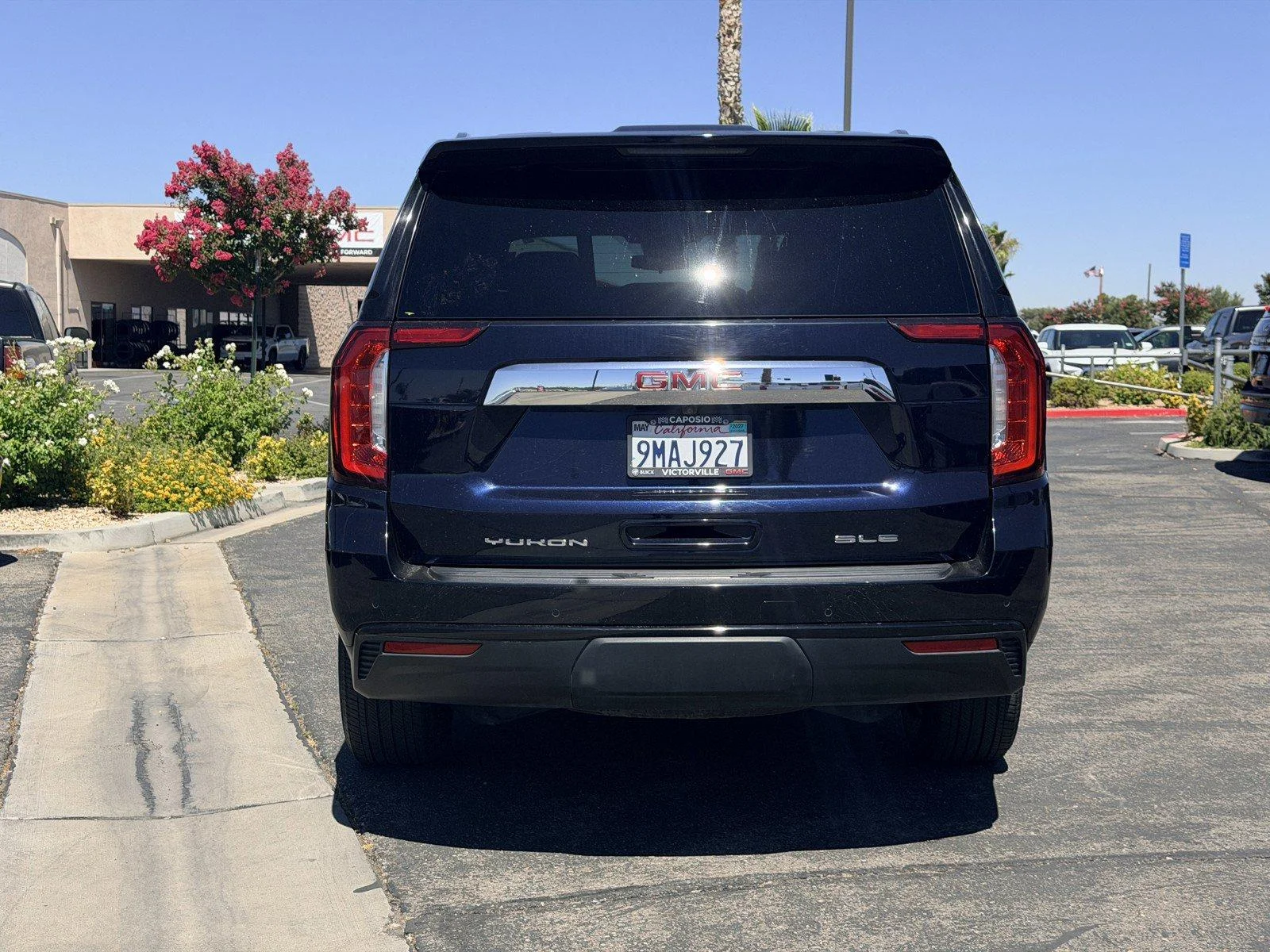 Used 2024 Midnight Blue Metallic GMC SLE image 5