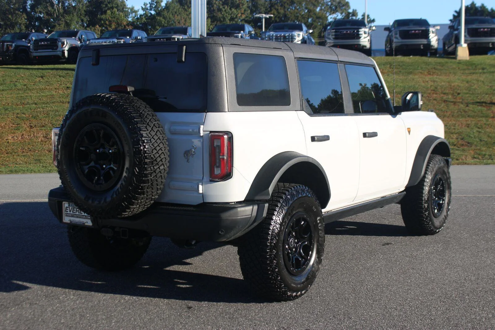 Used 2024 Oxford White Ford Badlands image 7