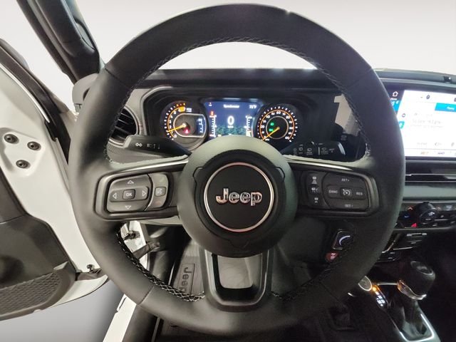 New 2026 Bright White Clear-Coat Exterior Paint Jeep Rubicon image 12