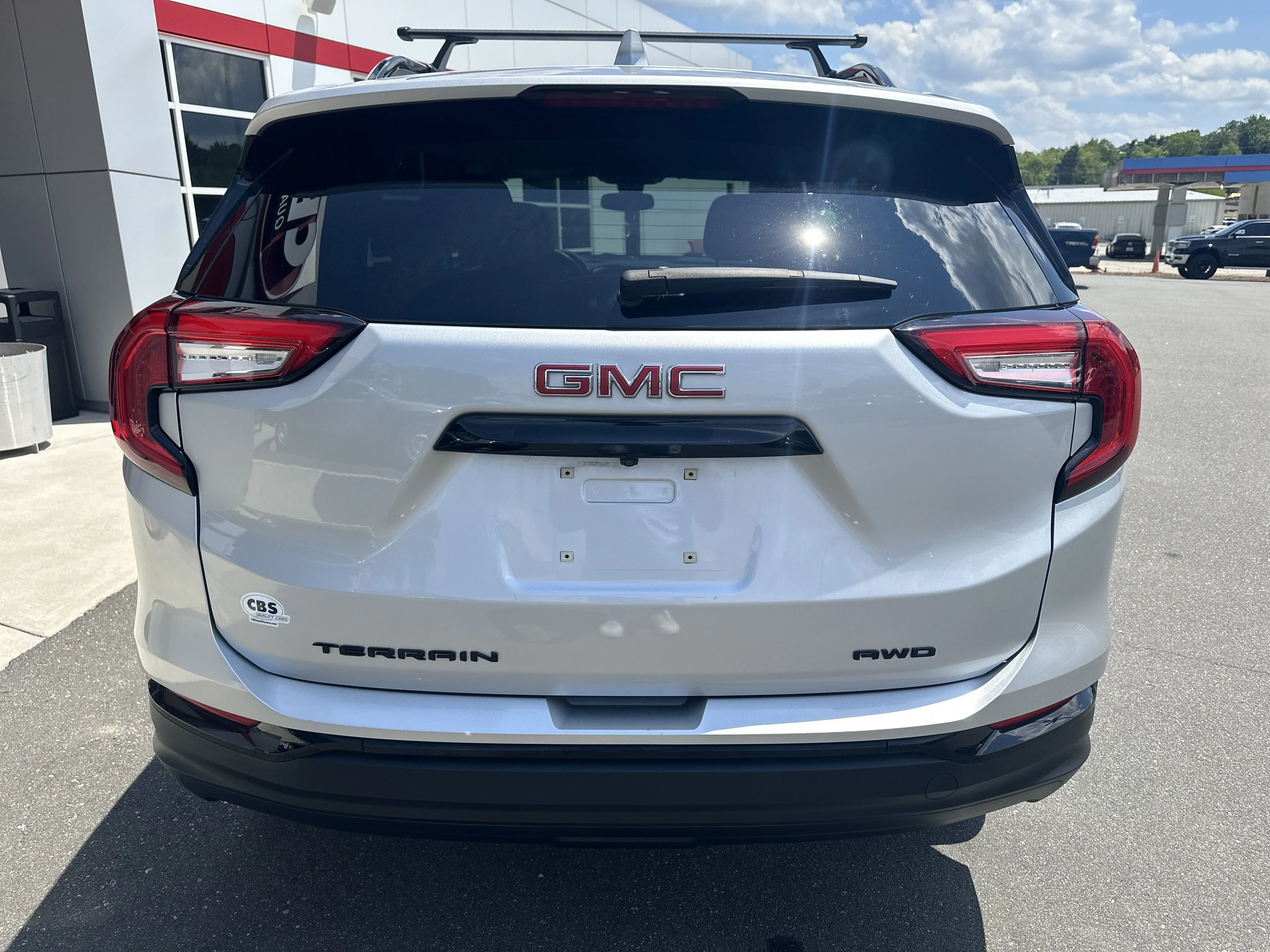 Used 2022 Quicksilver Metallic GMC SLE image 7