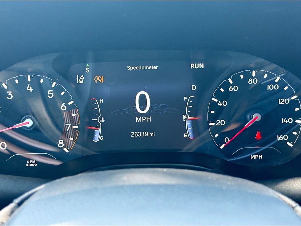 Used 2022 Diamond Black Crystal Pearlcoat Jeep Latitude image 10