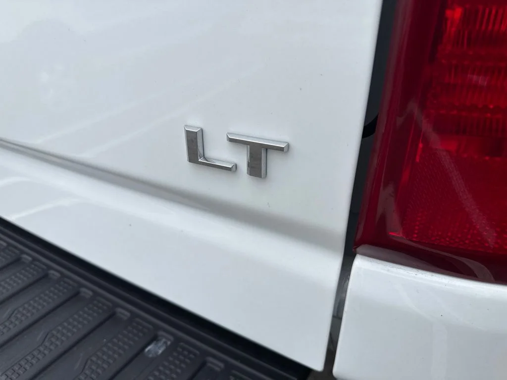 Used 2025 White Chevrolet LT image 12