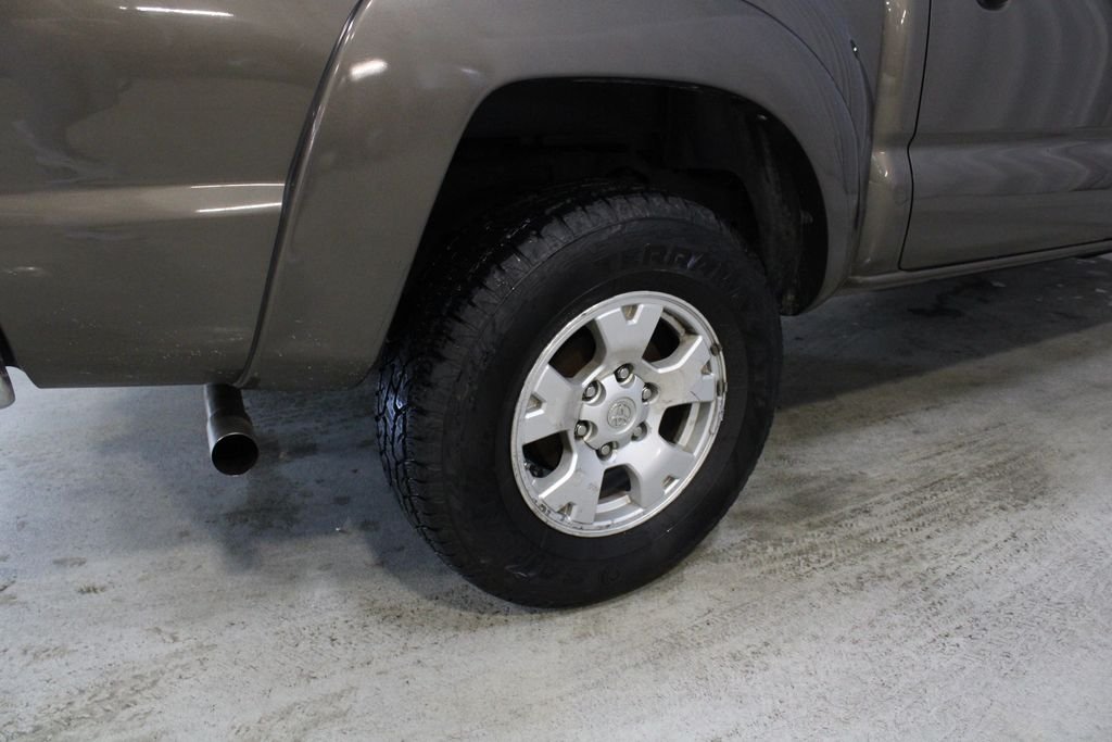 Used 2015 Pyrite Mica Toyota Base image 25