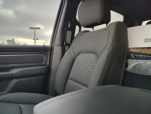 New 2026 Diamond Black Crystal Pearl-Coat Exterior Paint RAM Big Horn/Lone Star image 24