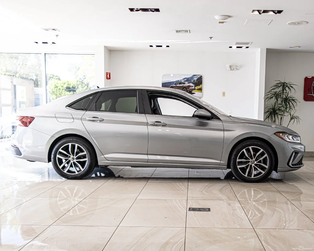Used 2025 Gray Volkswagen 1.5T SE image 9