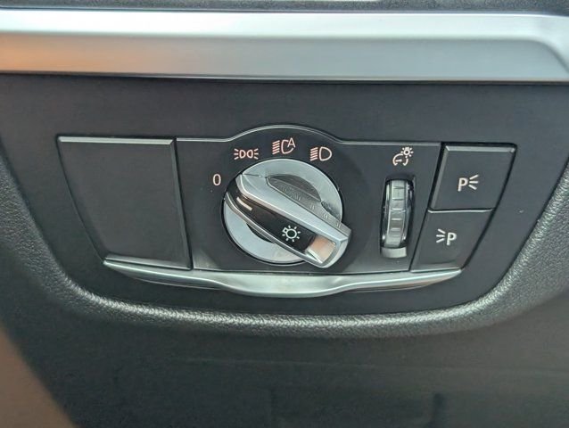 Used 2022 White BMW sDrive30i image 24