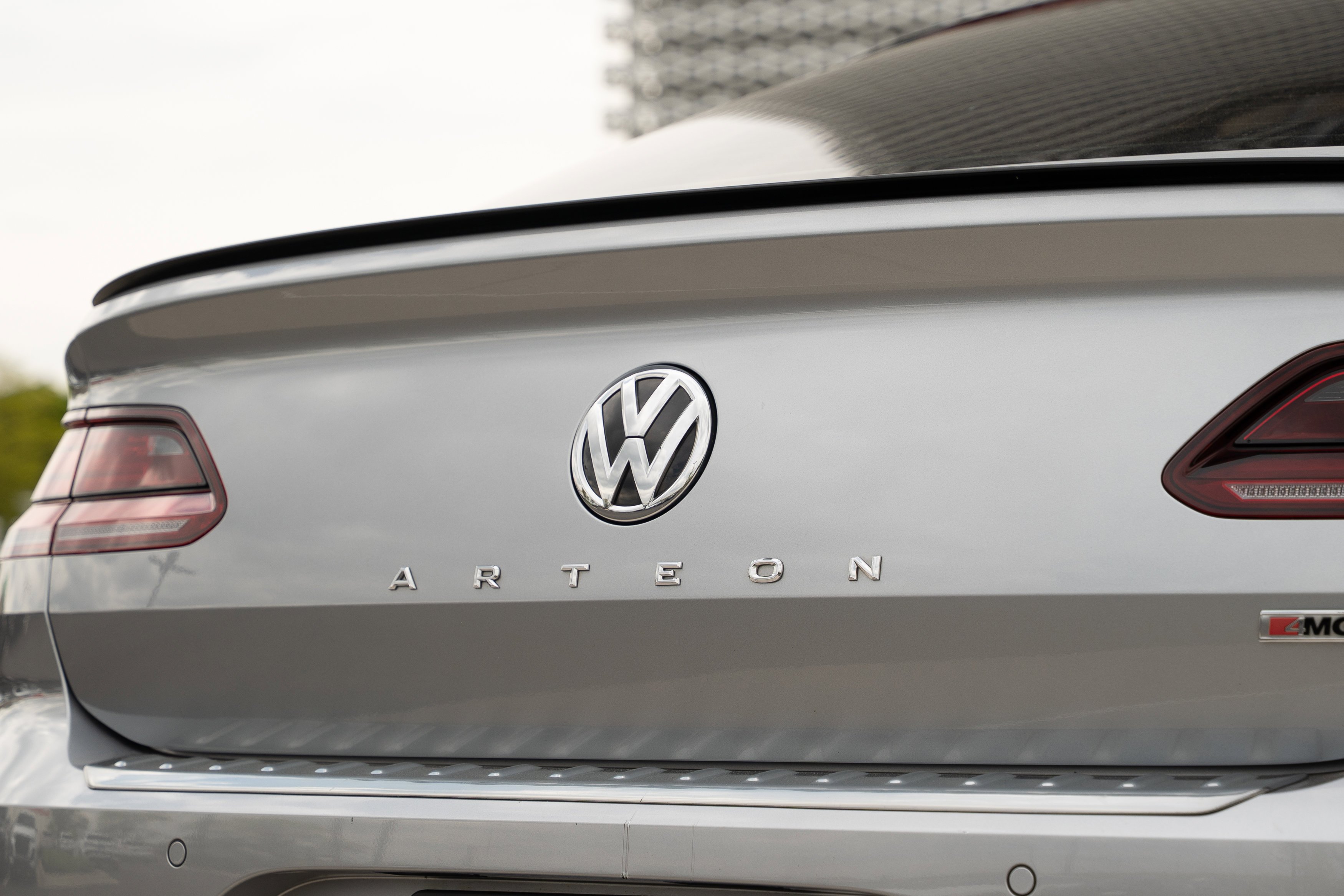 Used 2019 Pyrite Silver Metallic Volkswagen SEL Premium R-Line image 31
