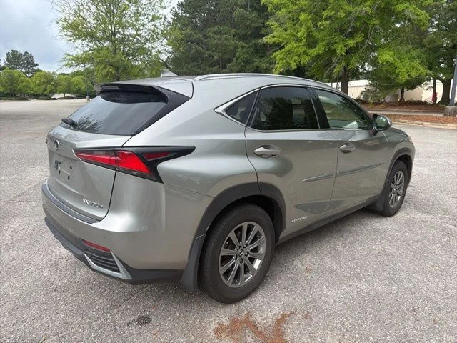 Used 2018 Silver Lexus 300h image 5