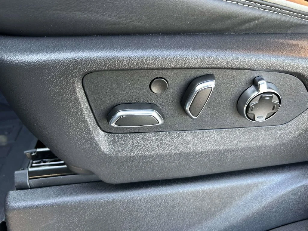 New 2026 Glacier White Tricoat GMC Denali Ultimate image 17