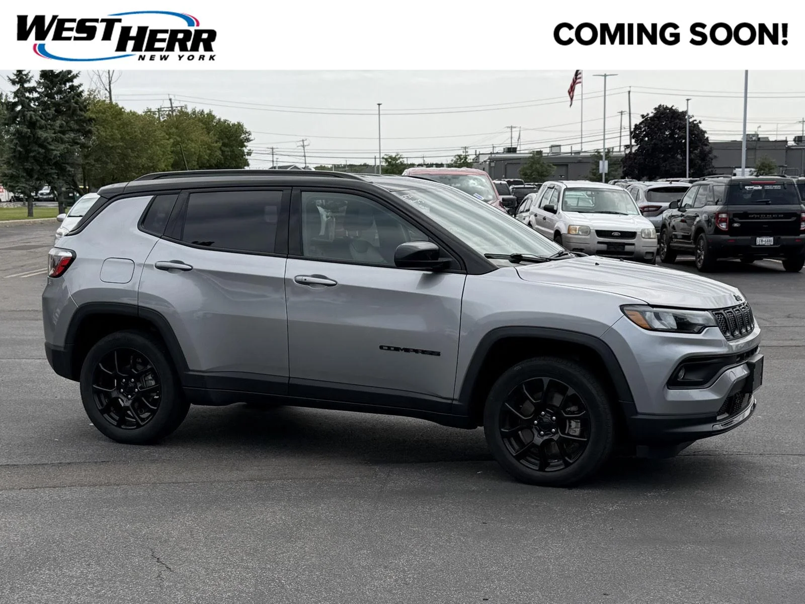 Used 2023 Billet Silver Metallic Clearcoat Jeep Altitude image 1
