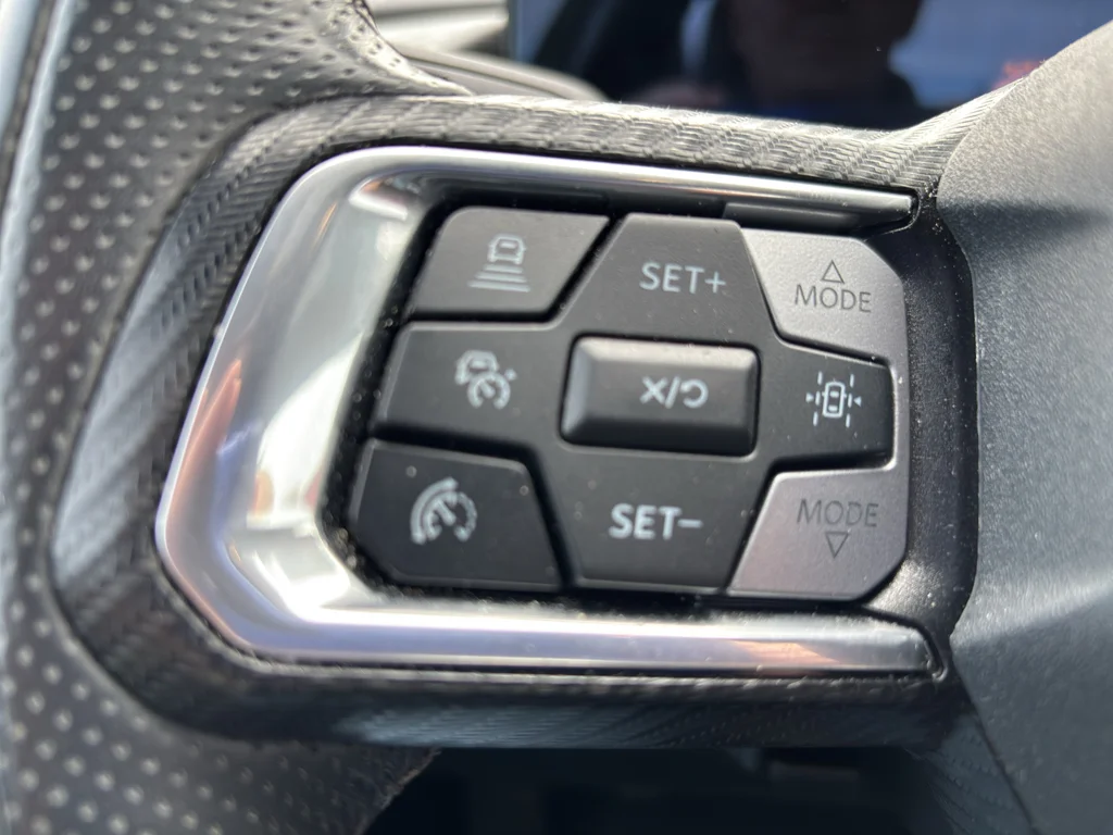 Used 2025 Molten Ford GT Premium image 13
