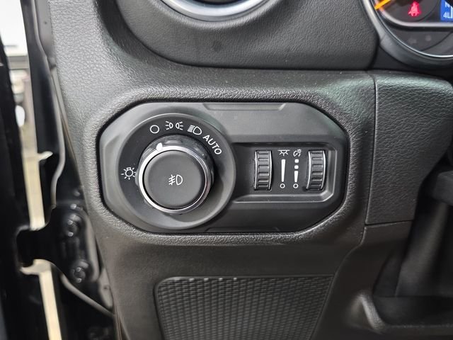 Used 2018 Black Clearcoat Jeep Unlimited Sahara image 26