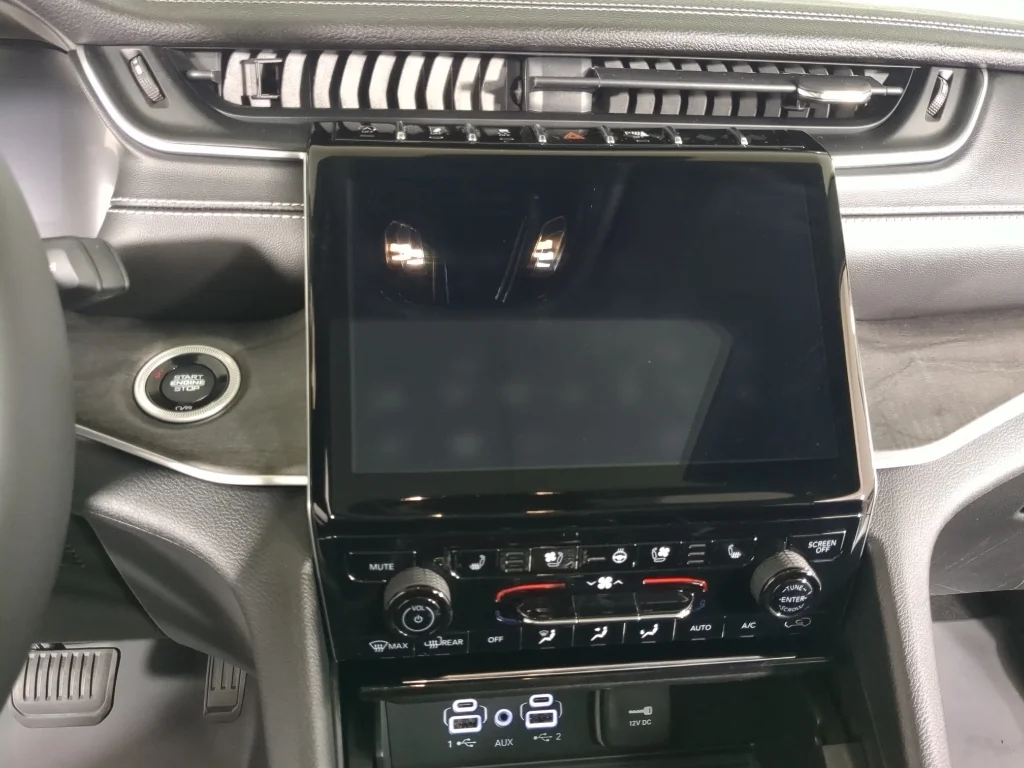 Used 2023 Black Jeep Limited image 30