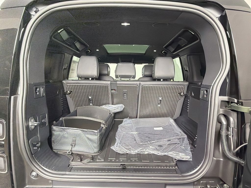New 2026 Woolstone Green Land Rover X-Dynamic SE image 28