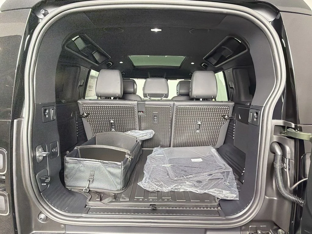 New 2026 Woolstone Green Land Rover X-Dynamic SE image 28