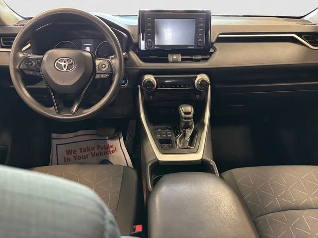 Used 2020  Toyota XLE image 11