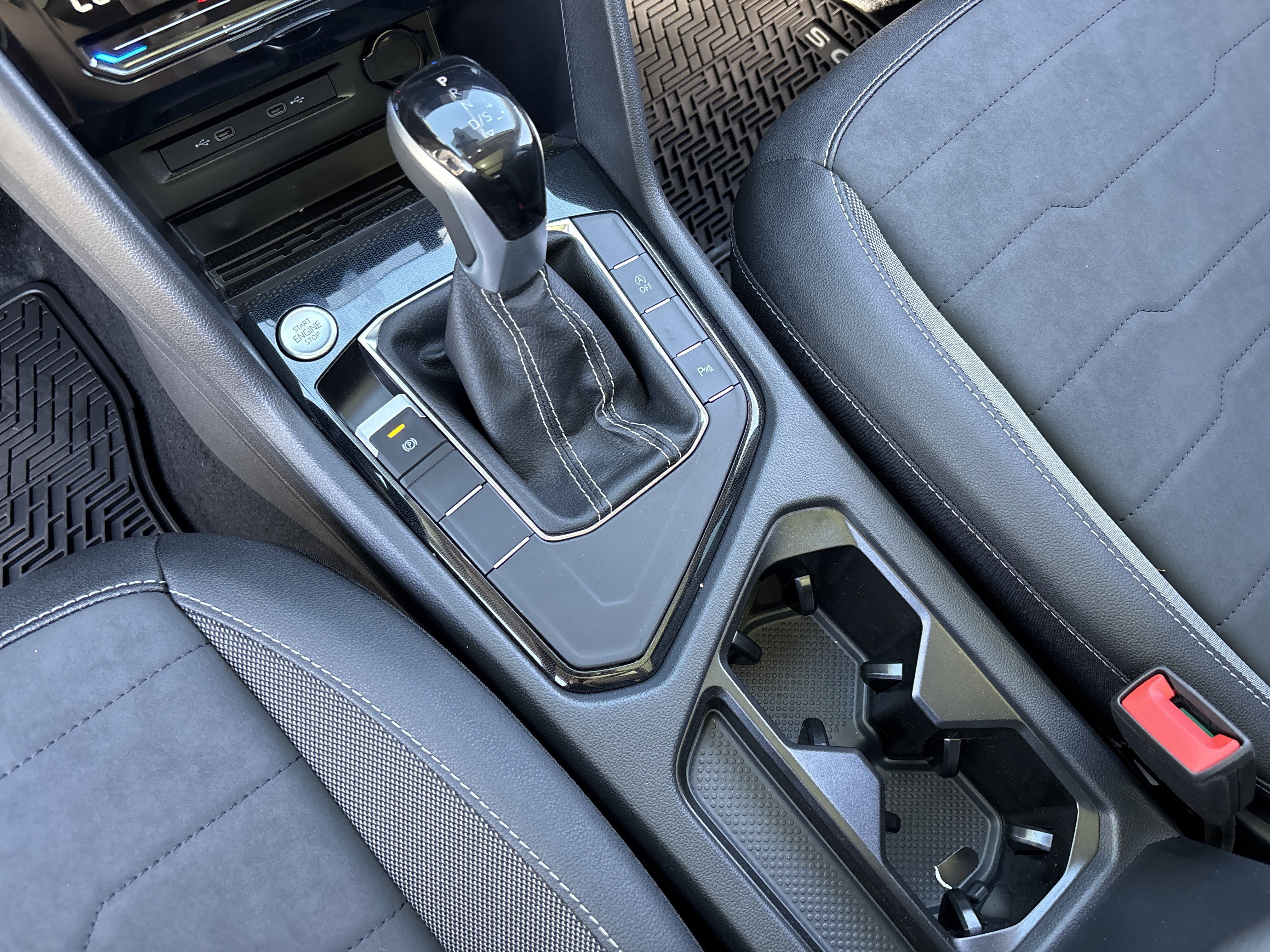 New 2026 Monument Gray w/Dp Blk Rf Volkswagen SE Black image 19