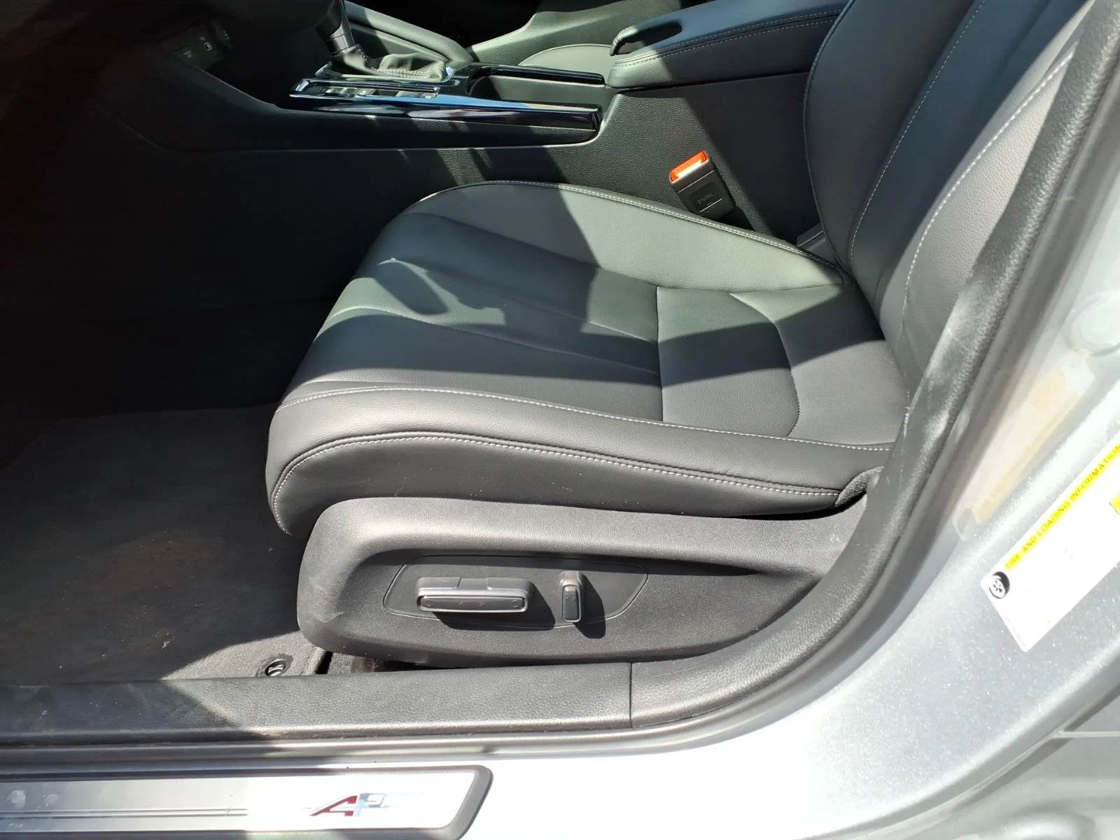 Certified Used 2025 Silver Acura w/A-Spec Package image 17