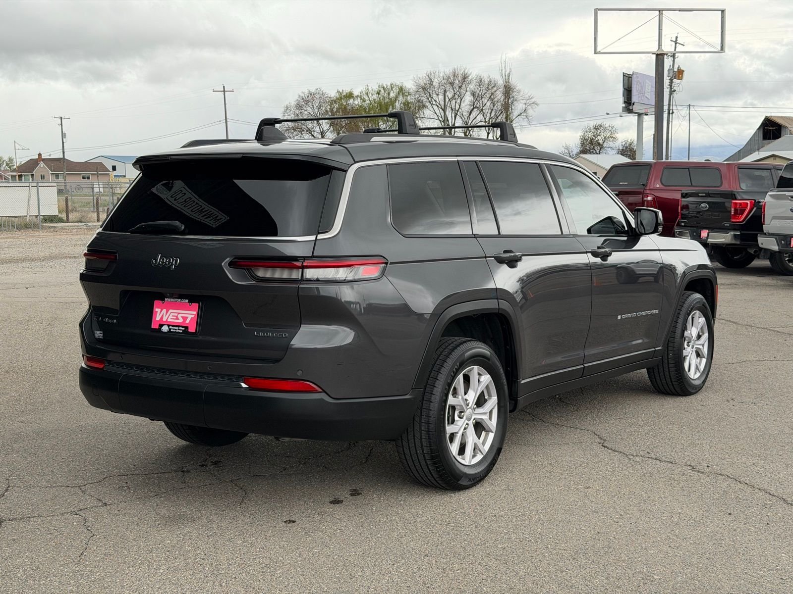 View vehicle photo 7