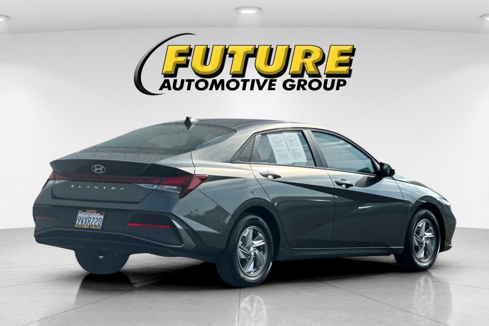 Certified Used 2025 Gray Hyundai SE image 3