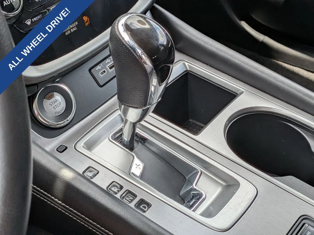 Used 2023 Blue Nissan SL image 21