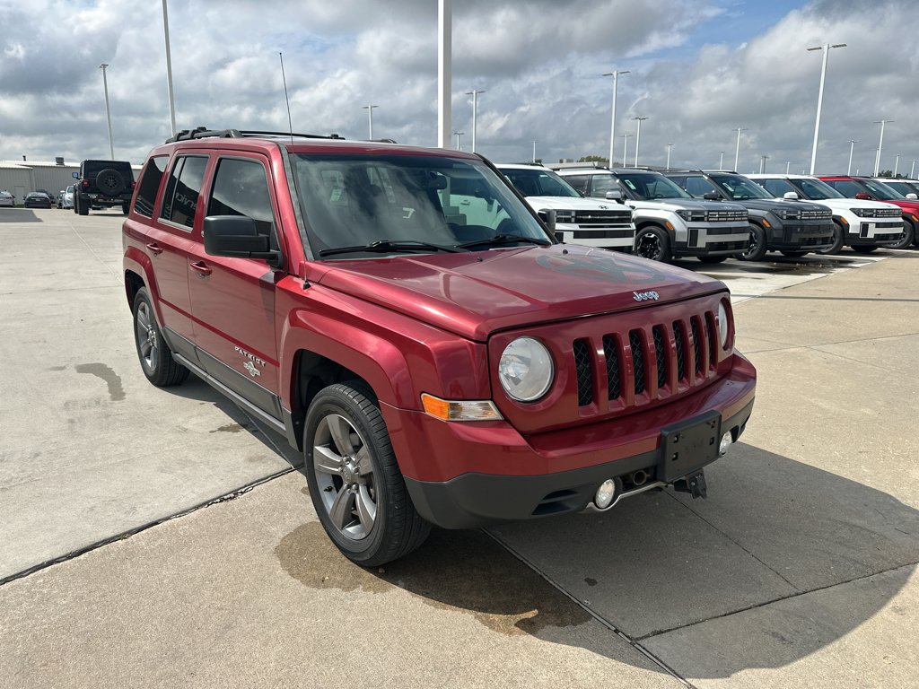 Used 2014 Deep Cherry Red Crystal Pearlcoat Jeep Latitude image 8