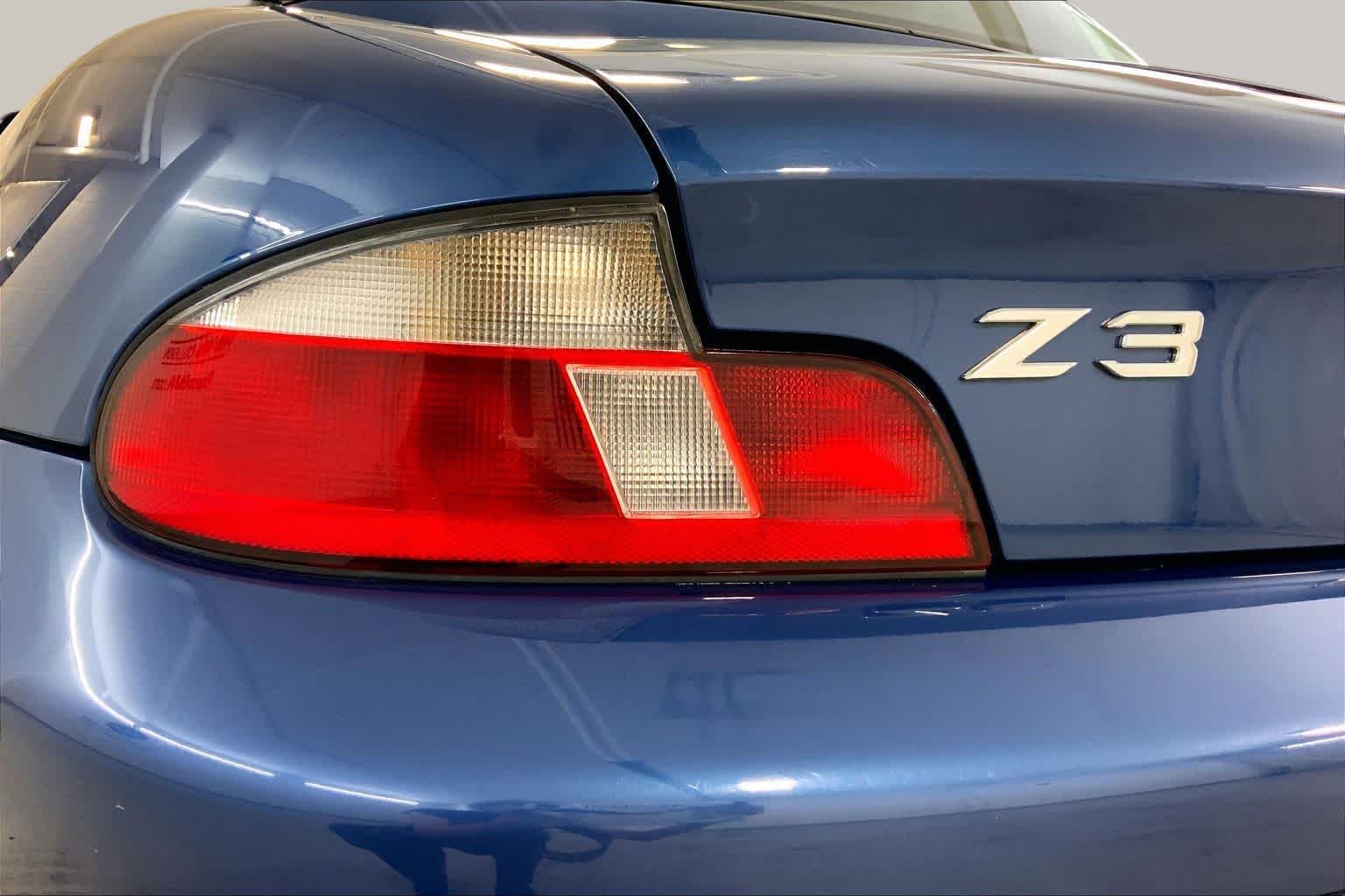 Used 2002 Topaz Blue Metallic BMW 2.5i image 27