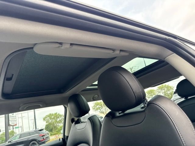 Used 2018 Blue MINI Base image 11