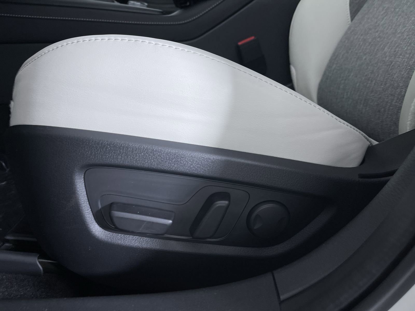 New 2026 Snowflake White Pearl Mazda 2.5 S Aire Edition image 19