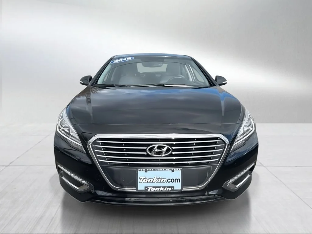 Used 2016 Black Hyundai Base image 2