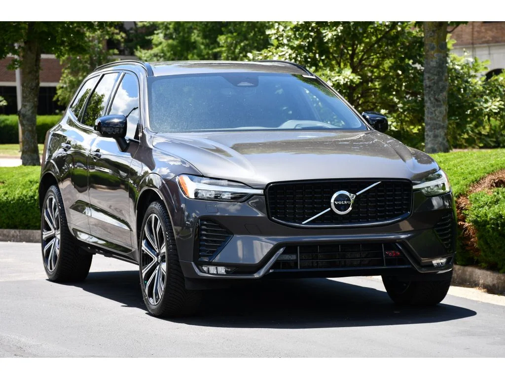 Used 2022 Platinum Grey Metallic Volvo R-Design image 2