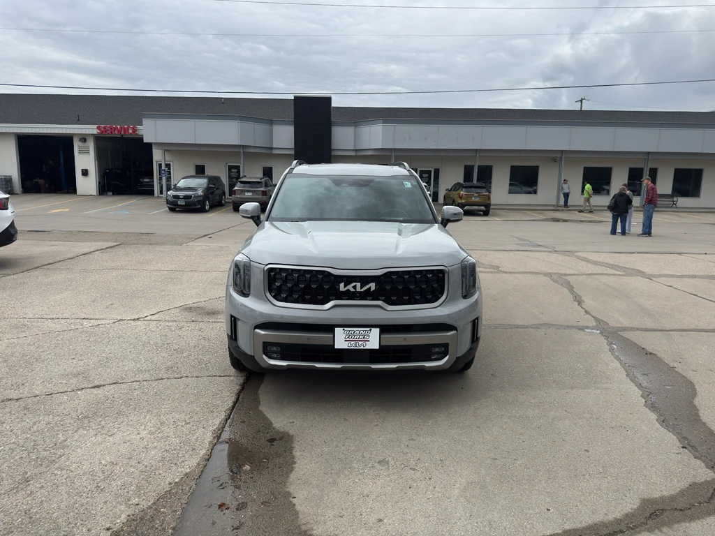 Used 2023 Wolf Gray Kia SX Prestige X-Line image 3