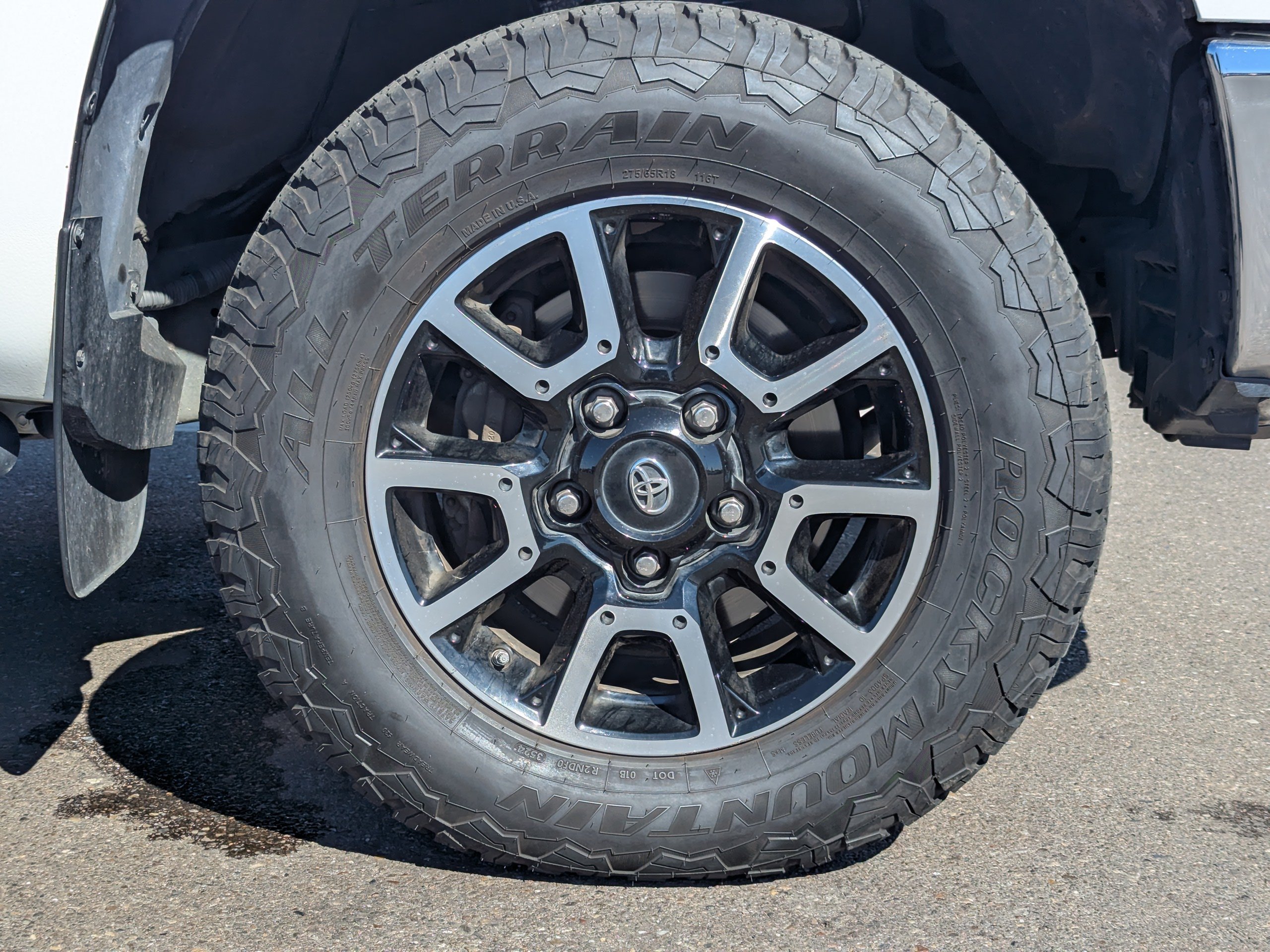 Used 2018 White Toyota SR5 image 45