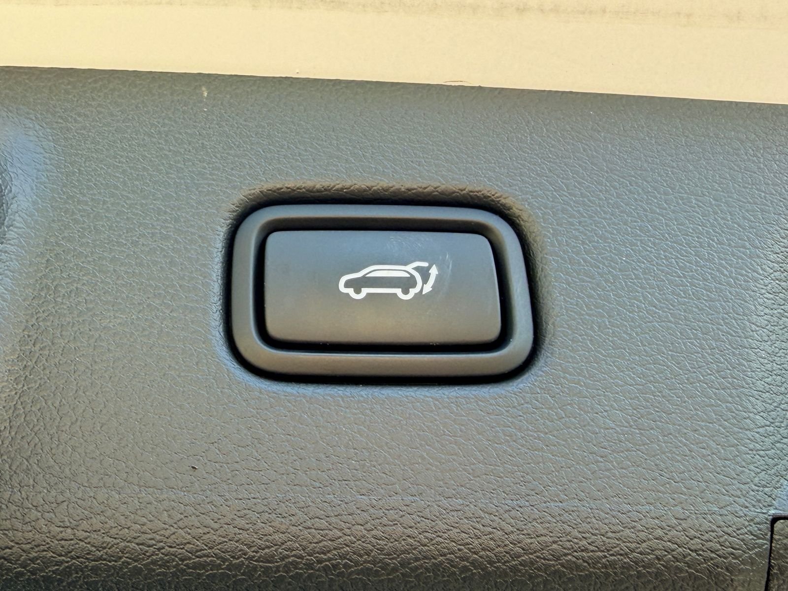 Used 2025 White Hyundai Calligraphy Night Edition image 19