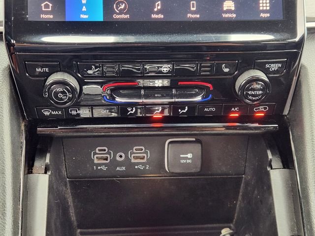 Used 2023 White/off-white Jeep Limited image 18