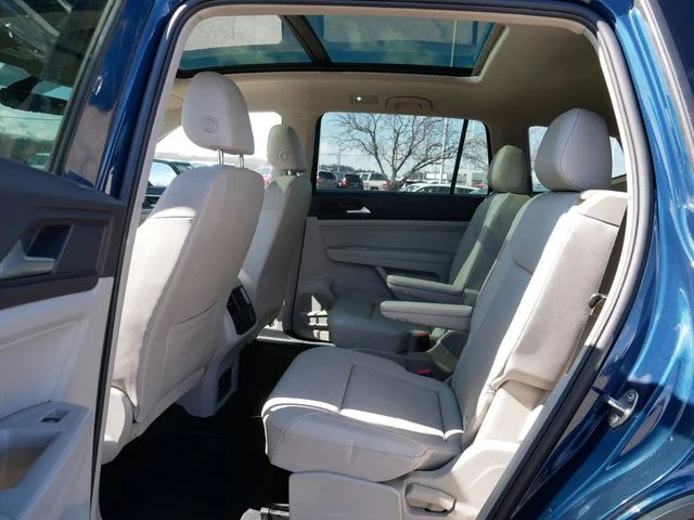 Certified Used 2022 Blue Volkswagen 3.6L V6 SE w/Technology image 17