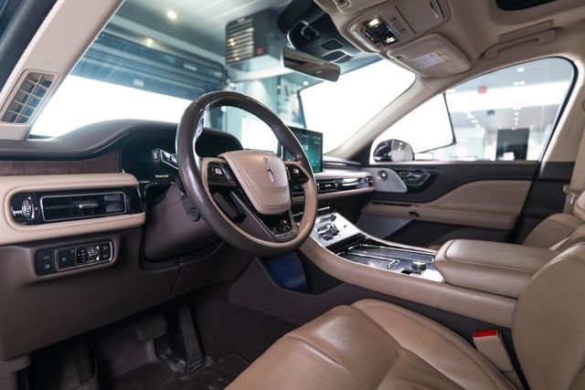 Used 2022 Blue Lincoln Grand Touring image 4