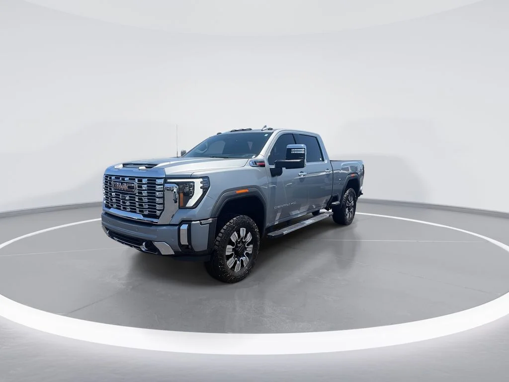 Used 2024 Silver GMC Denali image 4