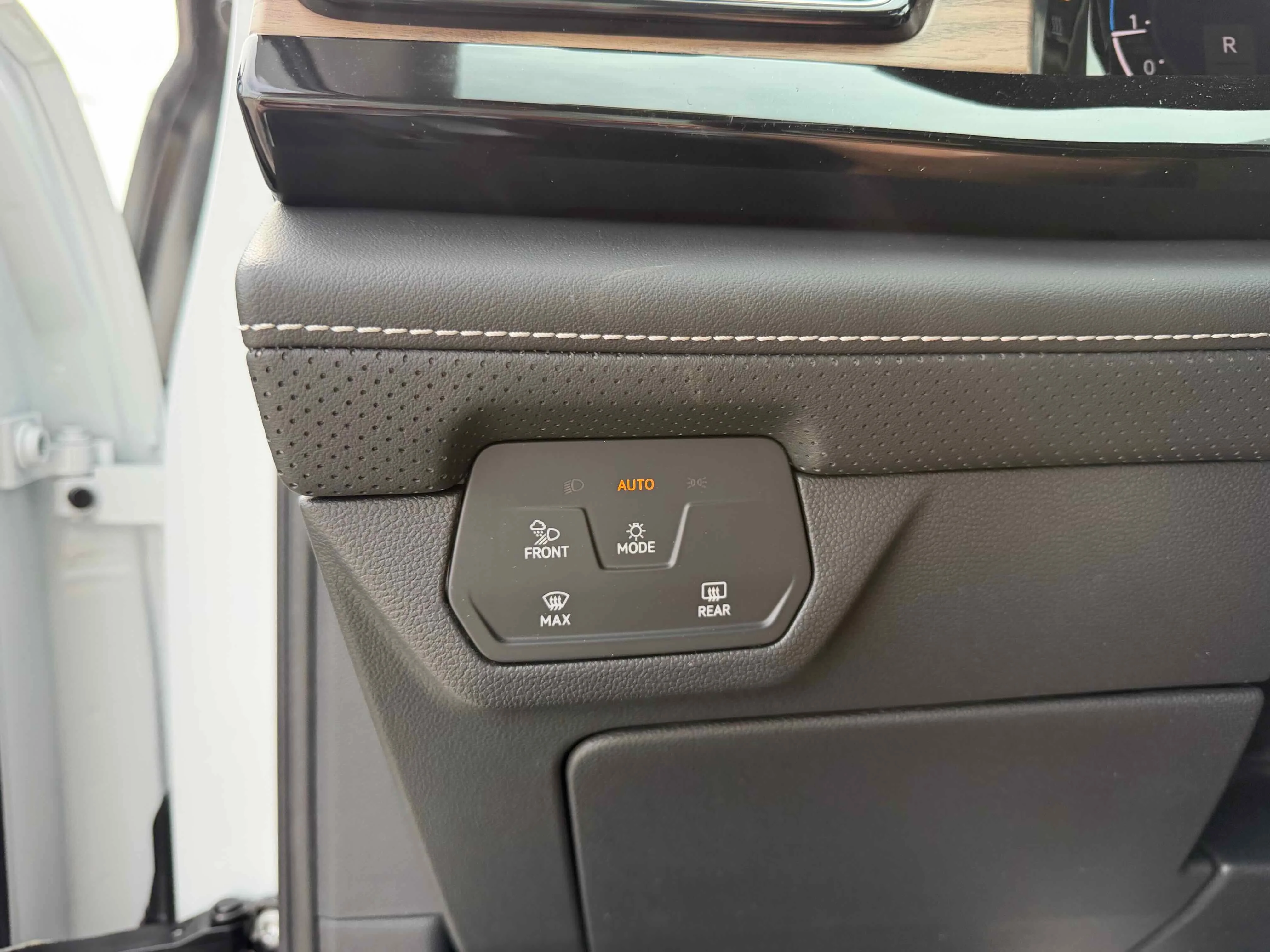 New 2026 Opal White Volkswagen 2.0T SE image 24