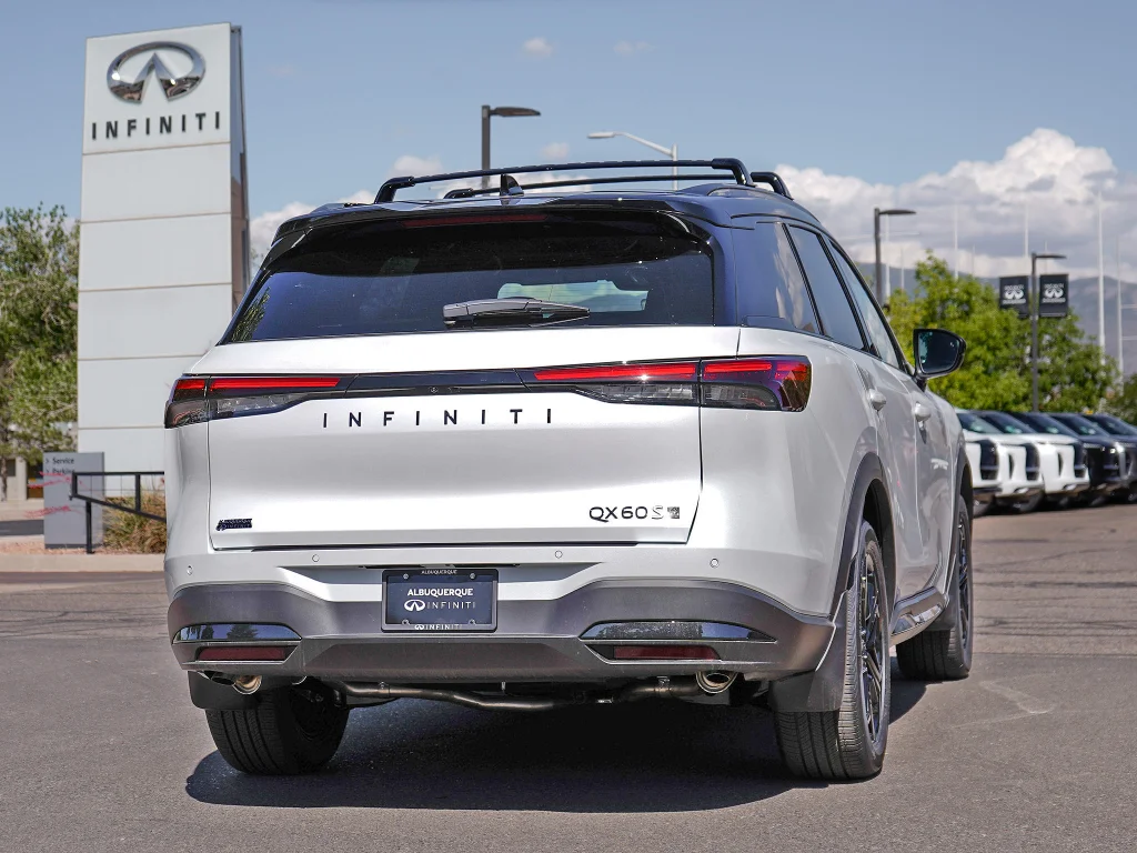 New 2027 2T RAD WHT INFINITI Sport AWD image 11