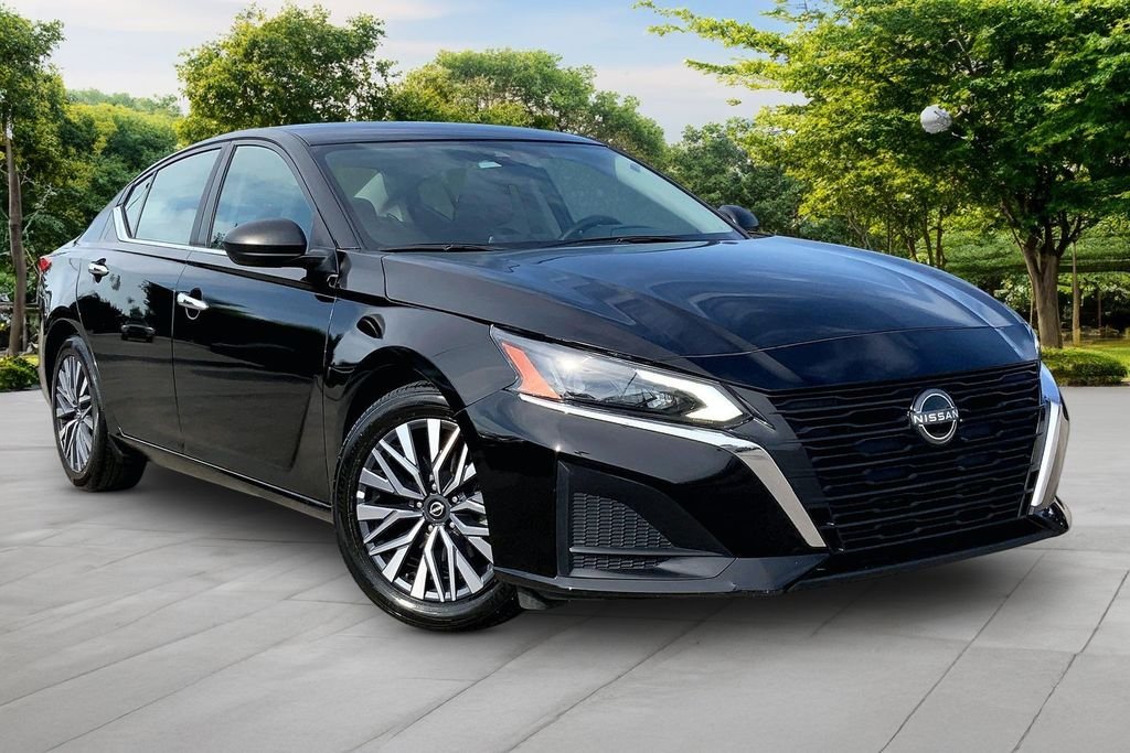 Used 2025 Black Nissan 2.5 SV image 3